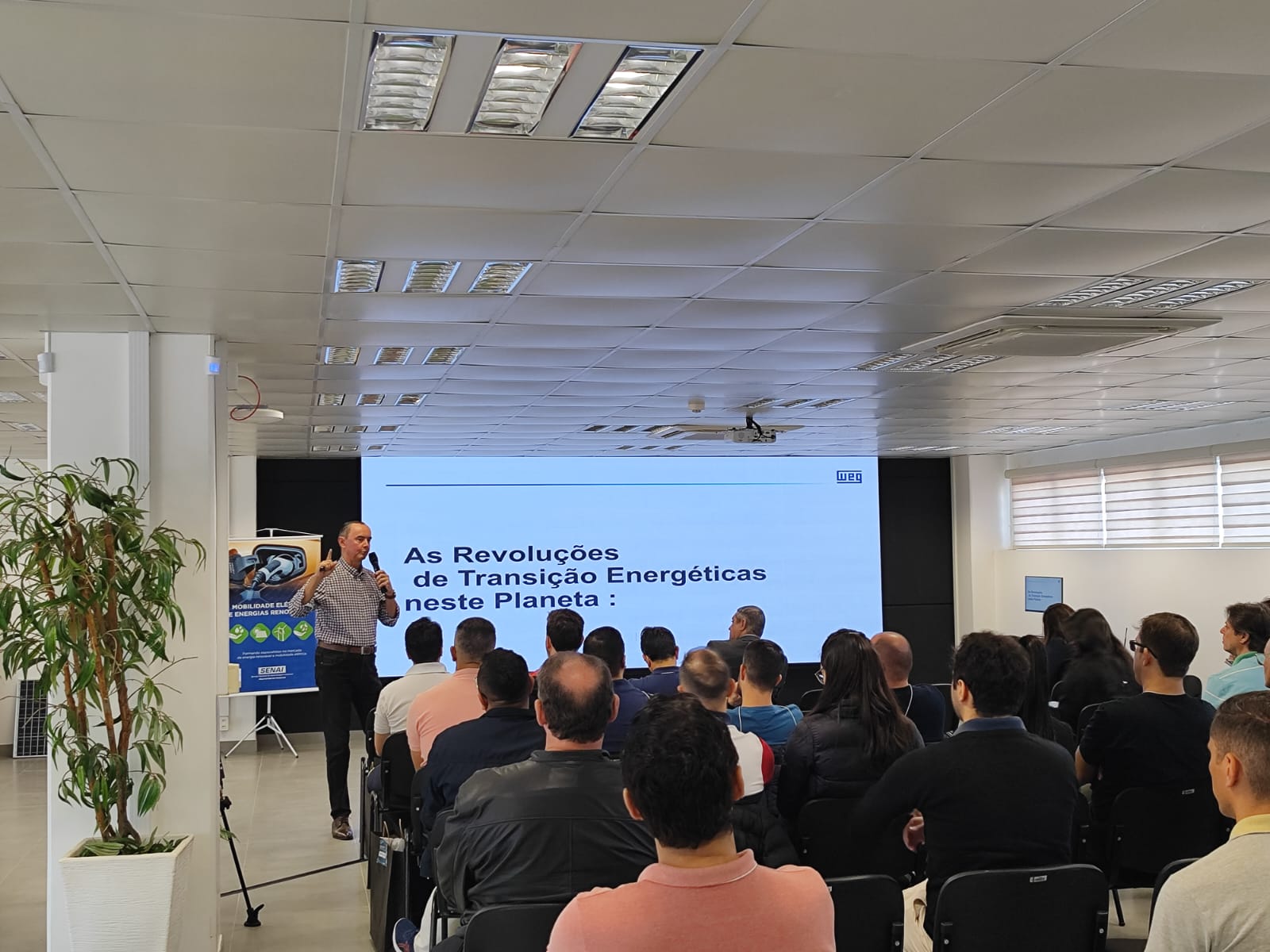 Diretor de e-Mobility da Weg, Valter Luiz Knihs, é curador do curso (foto: divulgação)