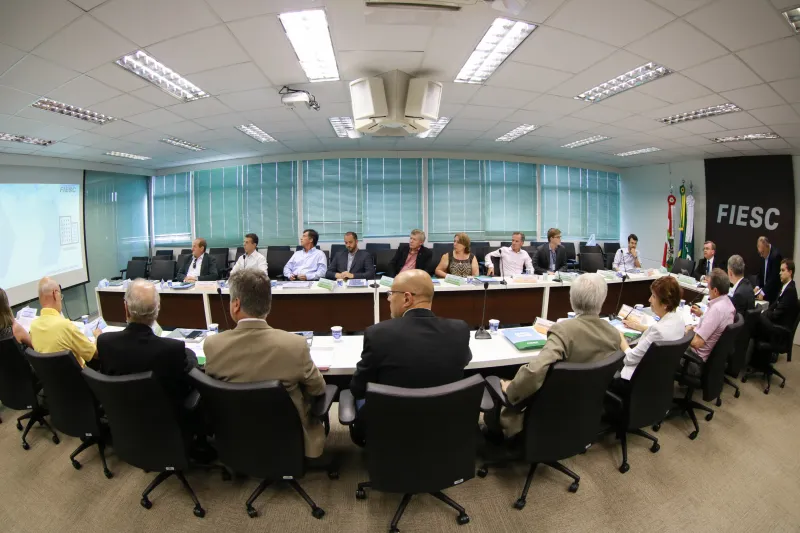 Na palestra, o consultor Bruno Lavieri, da 4E Consultoria, destaca que a operação no mercado de capitais é mais disseminada em países desenvolvidos. Foto: Filipe Scotti