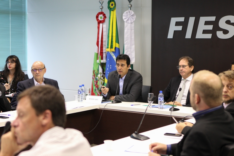 Situação de obras de infraestrutura de transportes do Estado foram apresentadas pela Arteris e pelo DNIT à Câmara de Transporte e Logística da FIESC. Foto: Filipe Scotti