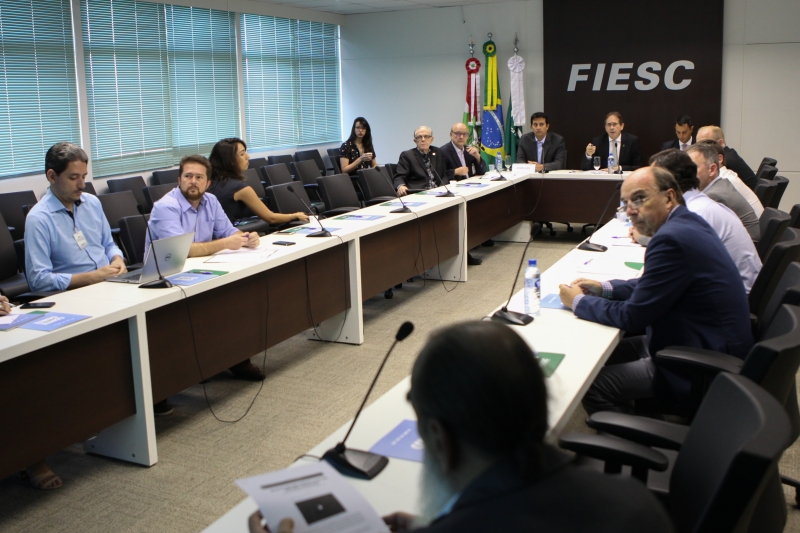 Situação de obras de infraestrutura de transportes do Estado foram apresentadas pela Arteris e pelo DNIT à Câmara de Transporte e Logística da FIESC. Foto: Filipe Scotti