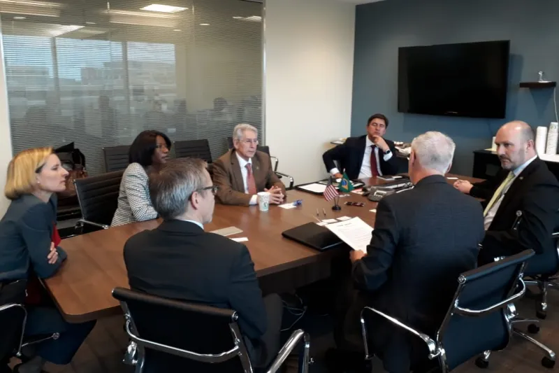 Presidente da FIESC, Glauco José Côrte, e diretor do SENAI/SC, Jefferson de Oliveira Gomes, em reunião na Learning Tree, em Washington, durante missão institucional à América do Norte. Foto: Karina Takemura