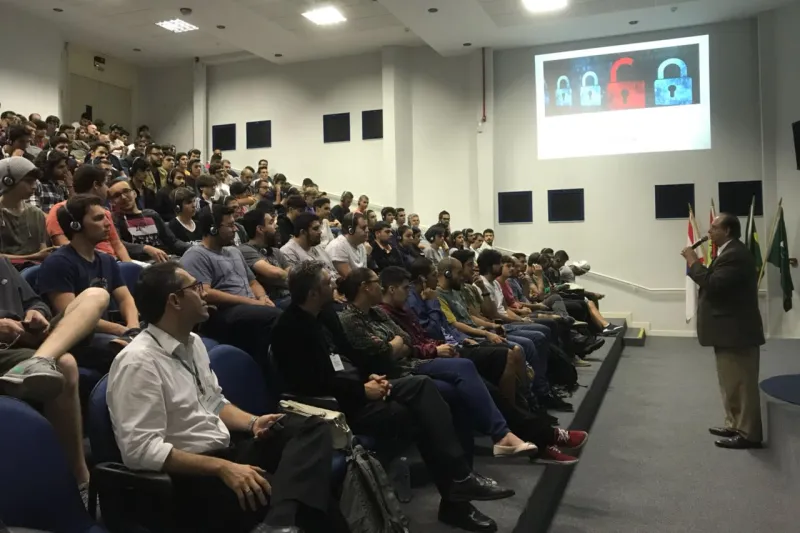 Wadewitz proferiu palestra a estudantes do SENAI Florianópolis