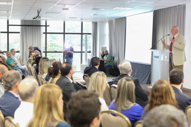 Devido à baixa qualidade da educação, Brasil enfrentará dificuldades de adaptar as pessoas às novas tecnologias, afirmou Pastore. Foto: Filipe Scotti