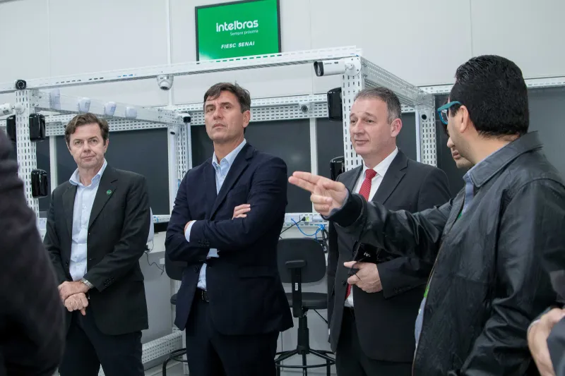 Visita aos laboratórios doados pela Intelbras. Foto: Morgana Machado