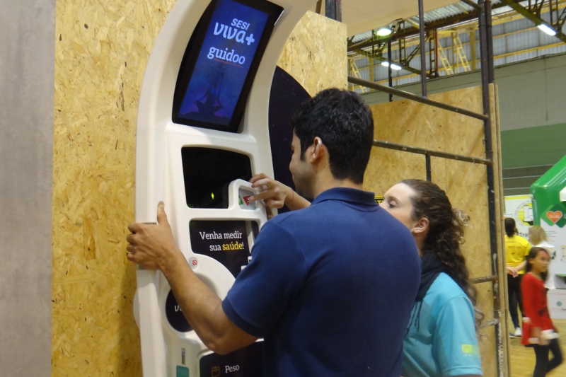 Em Brusque trabalhadores testaram o Guidoo (Foto: Rúbia Guedes)