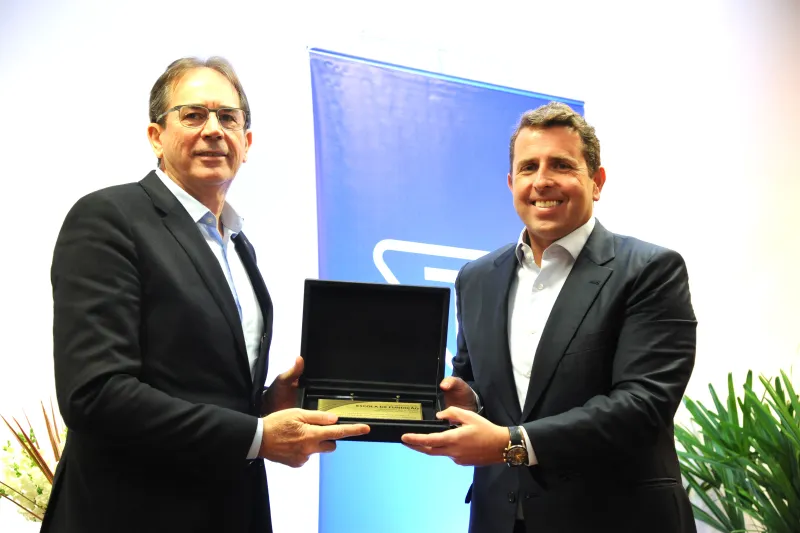 Presidentes da FIESC (e) e da Tupy (c)