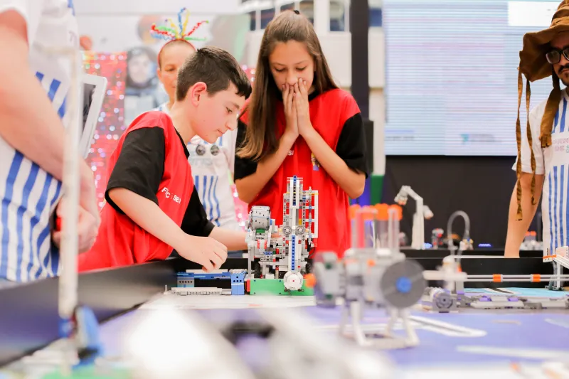 FLL: Equipes foram classificadas na fase regional da competição, realizada em Rio do Sul. Foto: Rodrigo Parucker