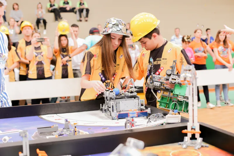 Estudo aponta ferramentas de inteligência artificial que serão usadas nas escolas até 2030