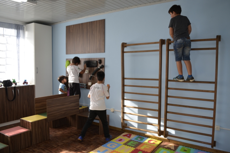 Segundo a diretora do centro, autistas devem trabalhar diariamente a psicomotricidade. Foto: Ivan Liebl