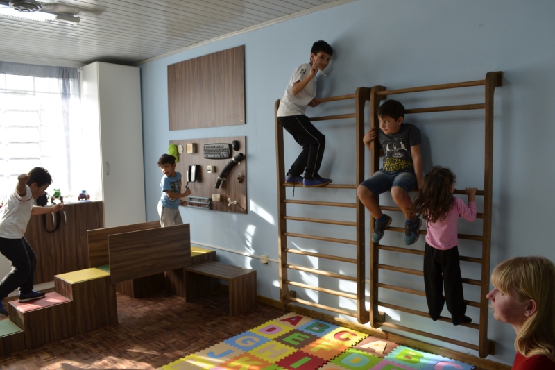 Estudantes acompanharam todas as etapas do projeto, da concepção da ideia à fabricação e instalação dos recursos. Foto: Ivan Liebl