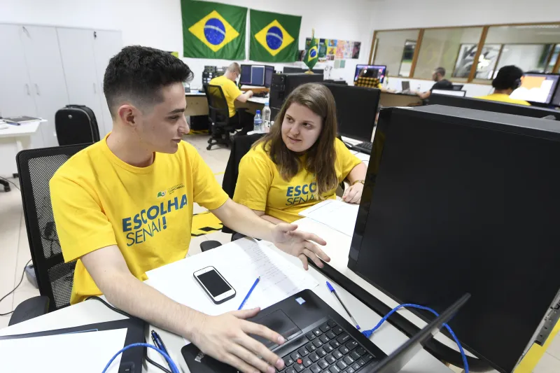 Jean Carlos Novak e Raissa Marcon disputam na ocupação de segurança cibernética (Foto: José Paulo Lacerda)