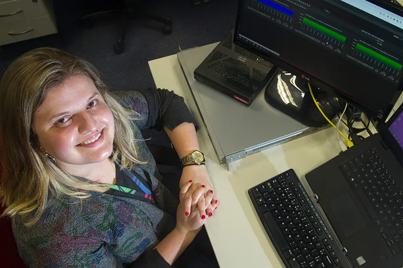 Raíssa: curso técnico e graduação no SENAI, emprego e conquistas