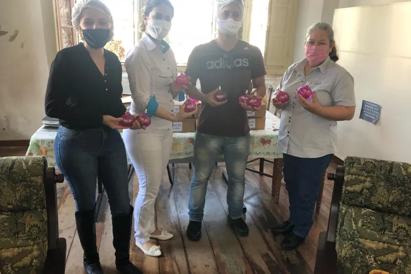 A Associação Casa Irmã Dulce, de Tijucas, também recebeu 200 unidades de álcool em gel da Ciclo. Foto: Divulgação/FIESC