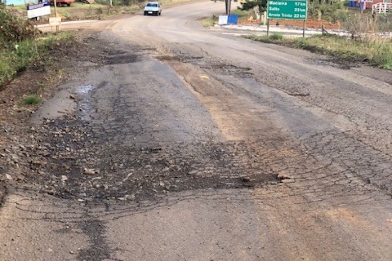 SC-465, próximo ao entroncamento com a SC-350 (foto: Ricardo Saporiti)