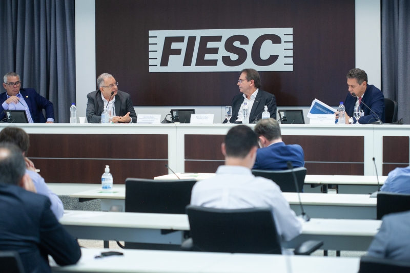 Reunião teve participações presenciais e on-line (foto Filipe Scotti)