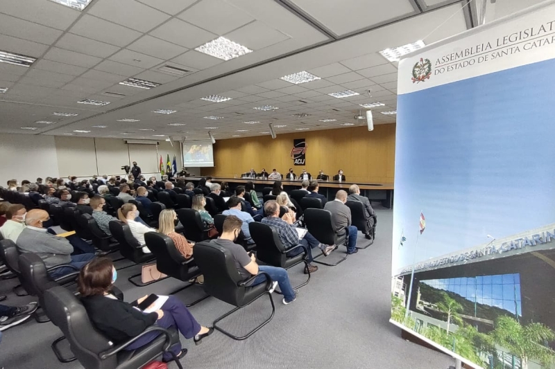 Encontro em Joinville marcou o encerramento das audiências públicas regionais (foto: divulgação Acij)