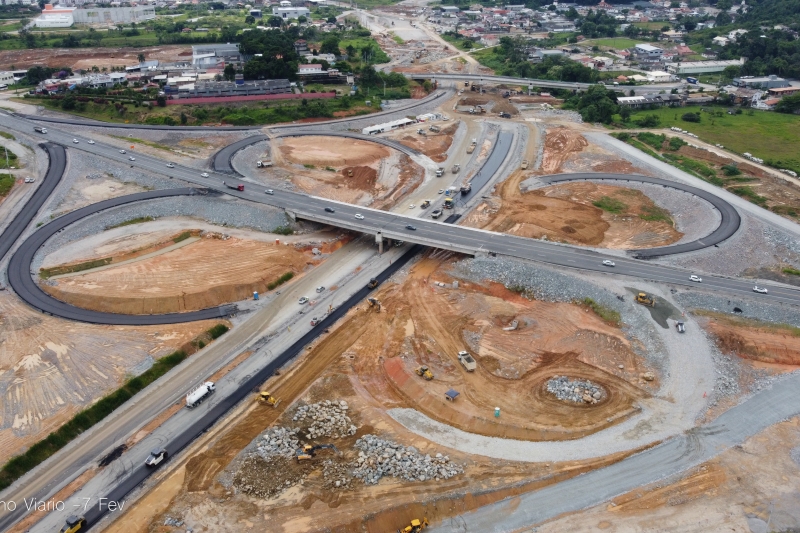 Andamento das obras da intercessão da Via de Contorno com a BR-282. (foto: FIESC/Ricardo Saporiti)