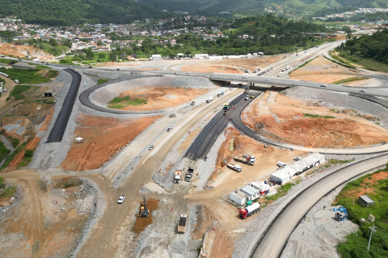 Contorno tem pavimentação concluída no trecho entre a BR-282 e a BR-101 em Biguaçu