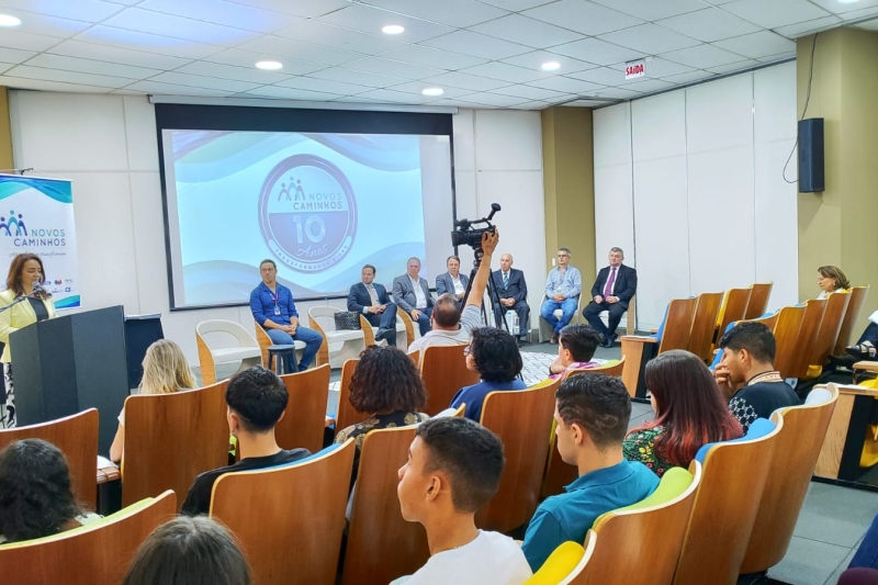 Programa Novos Caminhos entrega homenagens em Caçador