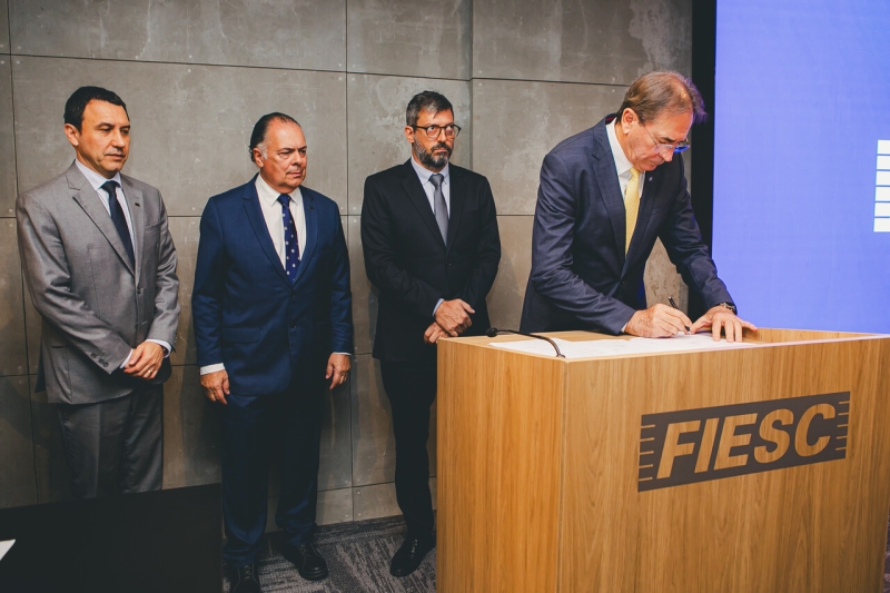 FIESC e UFSC firmam parceria para impulsionar inovação em Santa Catarina