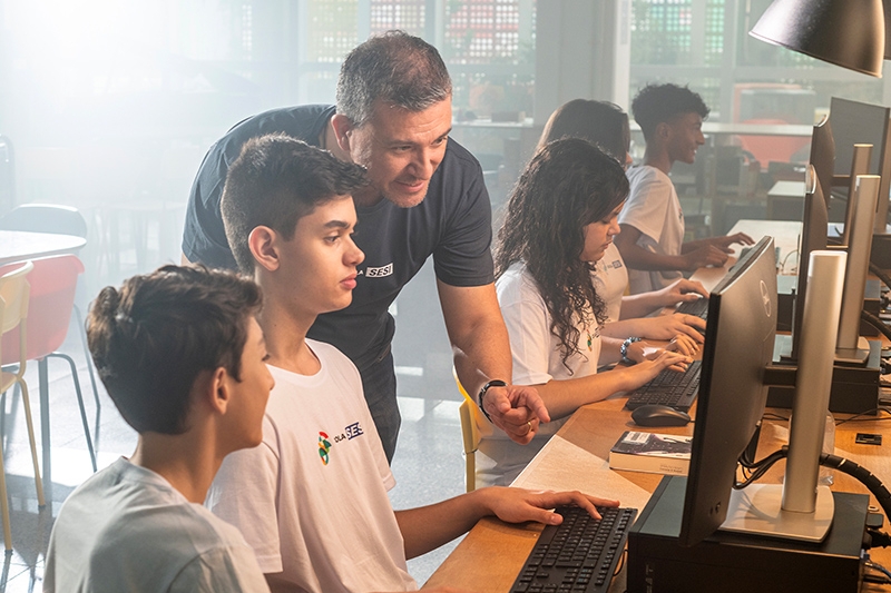 Para multiplicar resultados educacionais, as metodologias, ferramentas e expertises da Rede SESI são compartilhadas com escolas públicas de todo o Estado – Foto: Arquivo FIESC