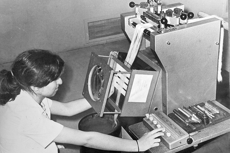 SESI e SENAI de Santa Catarina passaram a atender os trabalhadores da indústria após a fundação da FIESC, oferecendo serviços de educação profissional e básica, lazer e saúde (Foto: Acervo Cultural FIESC)