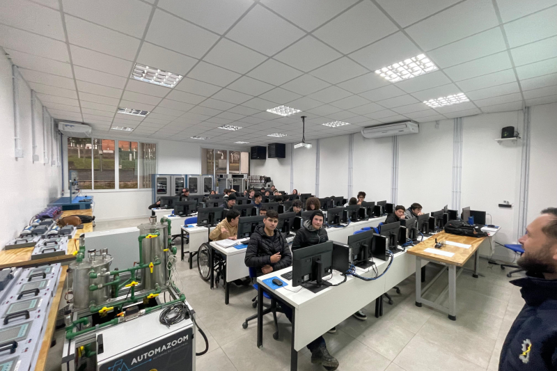 Canoinhas: turmas já estudam nos ambientes revitalizados (Divulgação) Canoinhas: turmas já estudam nos ambientes revitalizados (Divulgação)