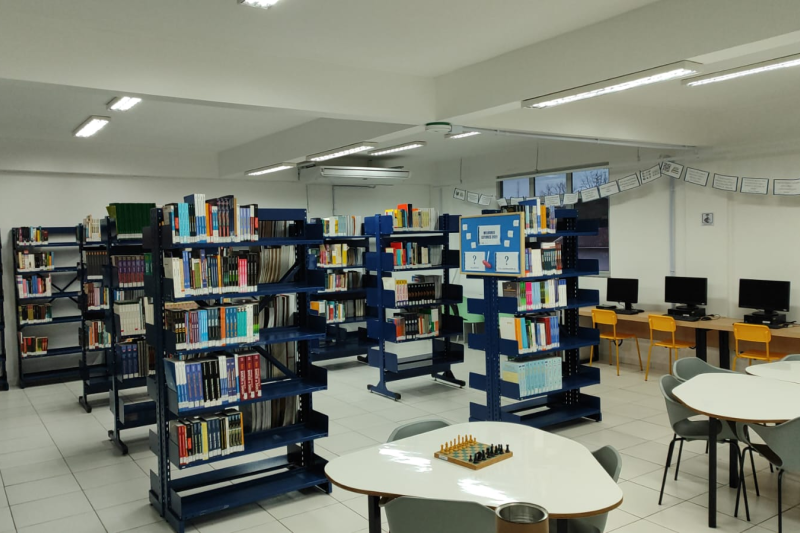 Mafra: biblioteca, no bloco reformado, está mais espaçosa e funcional (Divulgação) Mafra: biblioteca, no bloco reformado, está mais espaçosa e funcional (Divulgação)