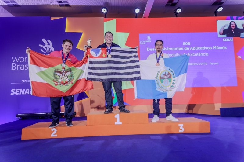 Otávio Miguel Rocha, do SENAI Jaraguá do Sul, foi prata em web design. Foto: Wallace Martins/CNI