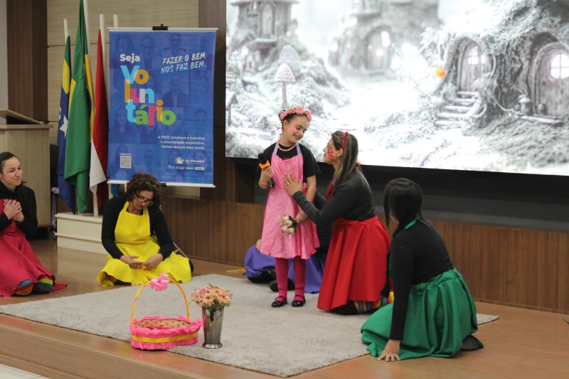 Voluntários também atual em festas para crianças, idosos e outros públicos