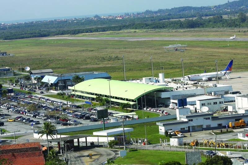 Manutenção das áreas adjacentes não está prevista e pode comprometer futura ampliação do aeroporto (foto: Acervo Infraero)