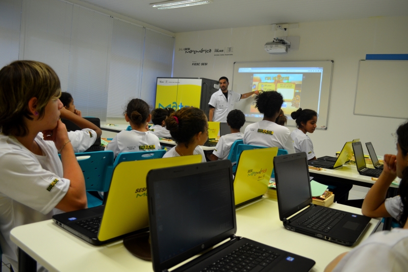 Sala SESI Matemática é equipada com diversos recursos para o ensino da disciplina. Foto: Humberto Sprada