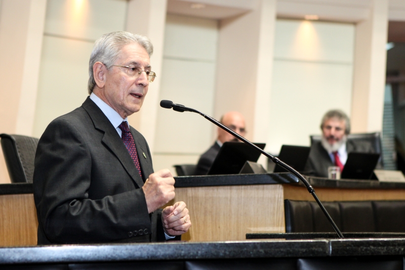 Em encontro com deputados estaduais, Côrte destacou ações do Dia da Família na Escola. Foto: Heraldo Carnieri