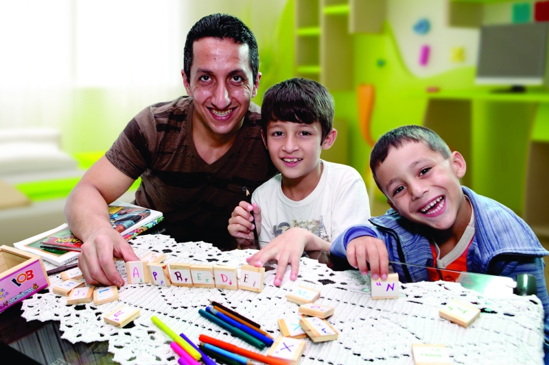 Funcionário de uma indústria em Joinville, Sandro Martins acompanha de perto a vida escolar dos filhos. Foto: André Kopsch (out/2014)