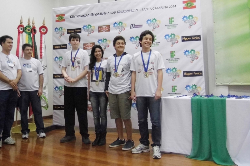 Alunos do SESI Escola de Criciúma se destacaram na etapa regional do torneio de robótica (Foto: Divulgação/SESI)